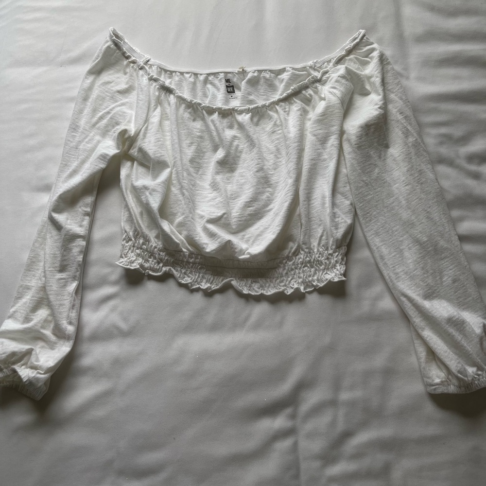 Me To We Off the shoulder long sleeve crop top